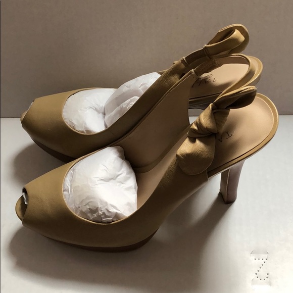 NWT Talbots Beige Leather Paityn heels, Size 8.5 - Picture 2 of 6